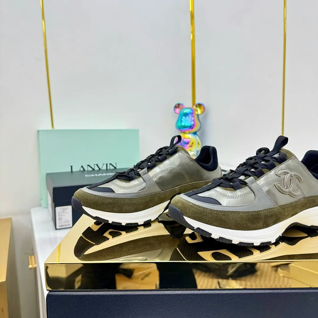 👟👟Ex-factory price 600👟👟High quality! ! ! CHANEL Chanel 25A latest thick-soled casual sports shoes. The counter is synchronized. The counter is very popular. It is a shoe that is very difficult to buy. The most popular thick-soled casual shoes on the Internet. As you can imagine, the most popular thick-soled casual shoes can not be missed. It has both good looks and comfort. Simple and versatile. The thick sole increases the height and is super versatile. Whoever wears it will look better. Upper: cowhide stitching. Lining: breathable mesh. Outsole: TPU original outsole. Size: 35-41 👉